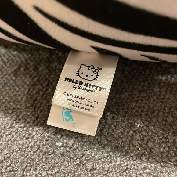 24” Jumbo Hello Kitty & friends Zebra Squishmallow - Picture 8 of 9